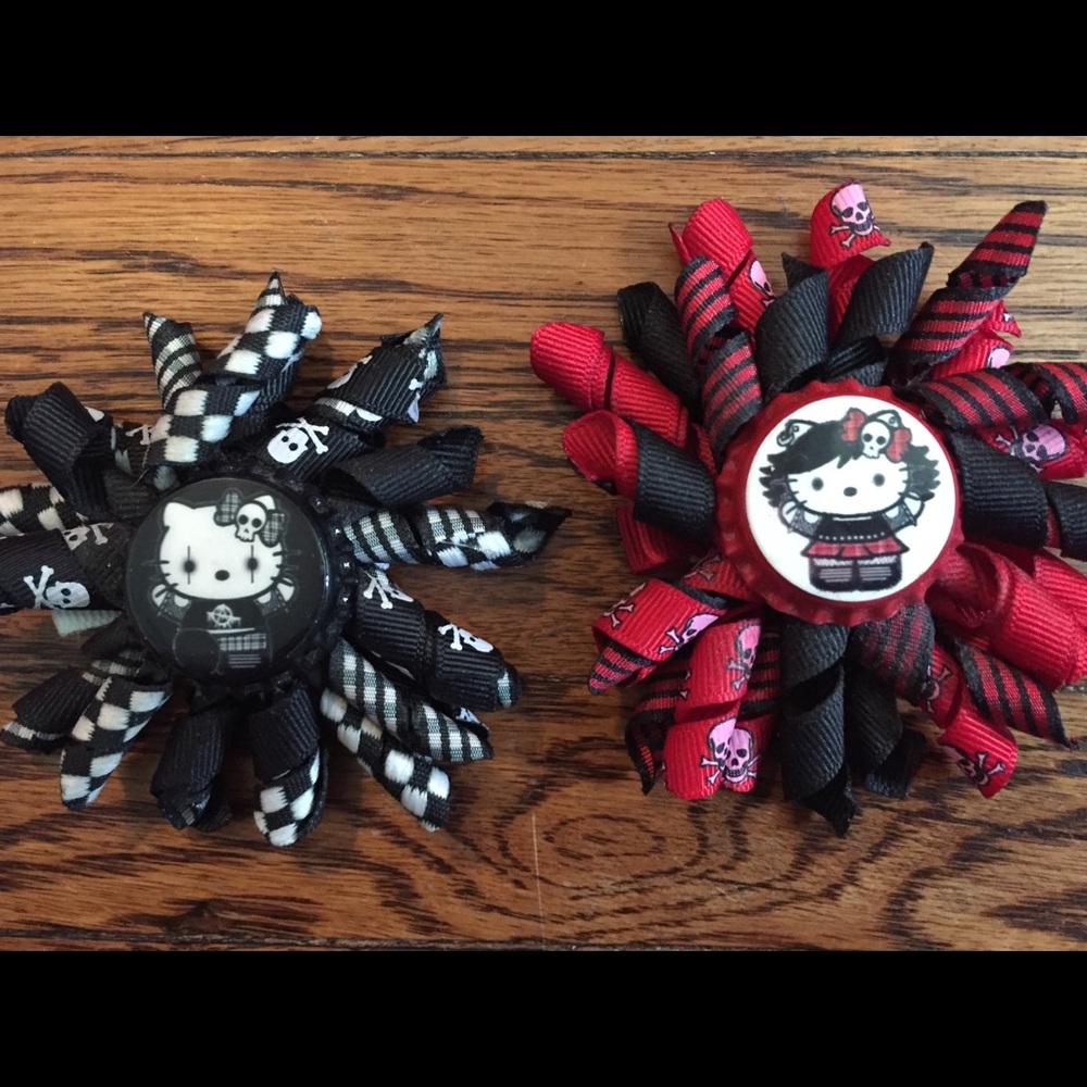 GUC Hello Kitty Punk hair clips ❤️